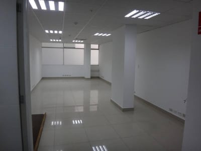 ALQUILO OFICINA MODERNA