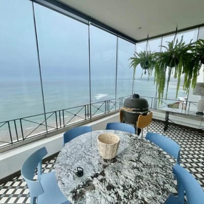HERMOSO DEPARTAMENTO CON TERRAZA VISTA AL MAR DISEADO POR MARIO LARA