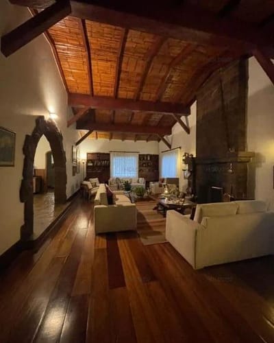 VENDO CASA A UNA CUADRA DEL GOLF