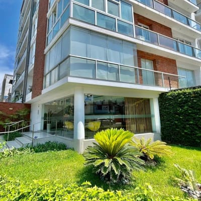 DEPARTAMENTO CON TERRAZA CERCA AL MALECON Y A ZONA DE PARQUES