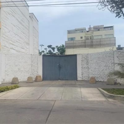 VENDO  TERRENO  SAN ISIDRO  ZONA FINACIERA