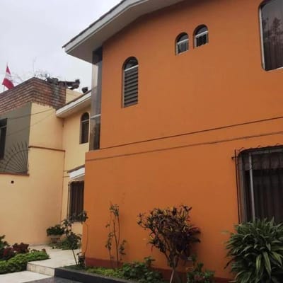 Casa, 300 M2, Av. Ayacucho (cerca Av. Benavides), param. 5 pisos