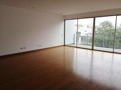 ESPECTACULAR TRIPLEX EN SAN ISIDRO