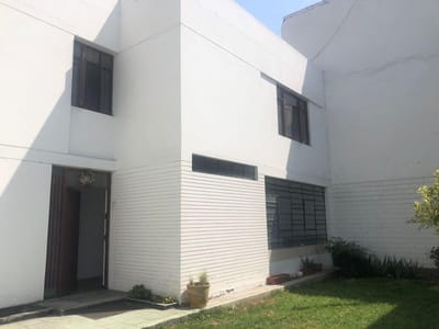 ALQUILER CASA CON ZONIFICACIÓN COMERCIAL