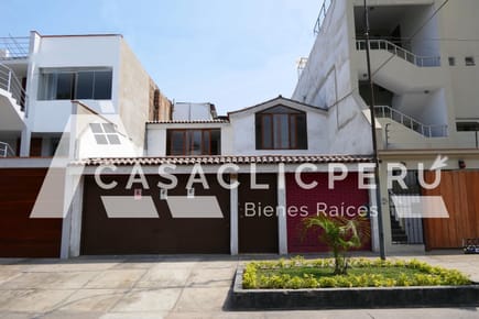 VENTA DE CASA MUY BIEN UBICADA EN SAN BORJA IDEAL PARA TU FAMILIA