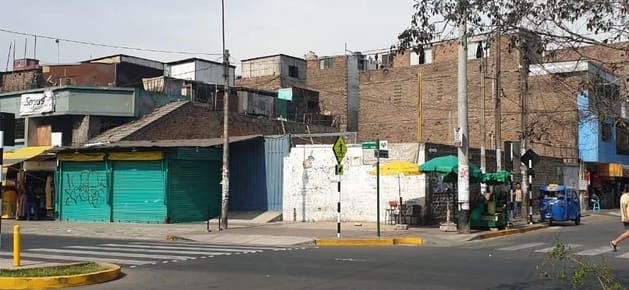 VENTA DE TERRENO COMERCIAL  350 m2 CERCADO DE LIMA