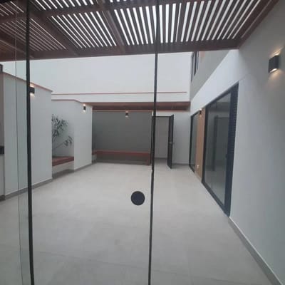 HERMOSO DEPA CON TERRAZA EN PRIMER PISO ENTREGA AGOSTO  PRECIOS PRE VENTA