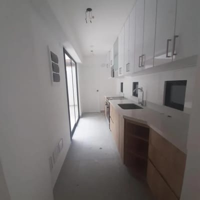HERMOSO EDIFICIO DE  PISOS VIVE AL COSTADO DEL PARQUE ENTREGA AGOSTO