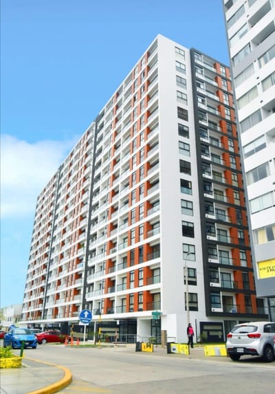 DEOA DE ESTRENO CON VISTA AL JARDIN INTERNO DEL EDIFICIO