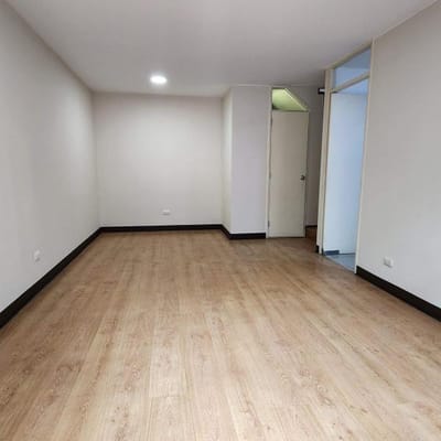 LINDO TRIPLEX  DORMITORIOS A  CUADRAS PARQUE KENEDY MIRAFLORES