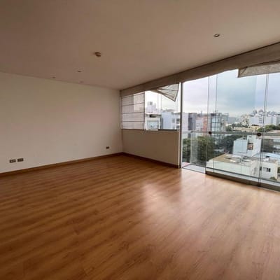 Venta de Dplex de  m en Calle El Rosario Miraflores Urb Santa Cruz