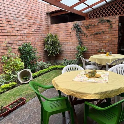HERMOSA CASA DE 250 METROS CERCA 35 DE AV BENAVIDES EN SURCO