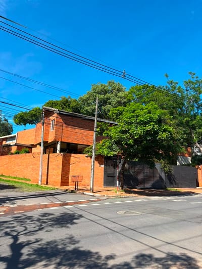 Alquilo Residencia premium en Mburucuyá – Gs. 14.000.000