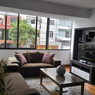 Moderno Flat Amoblado cerca Malecon Balta y Parque Kennedy