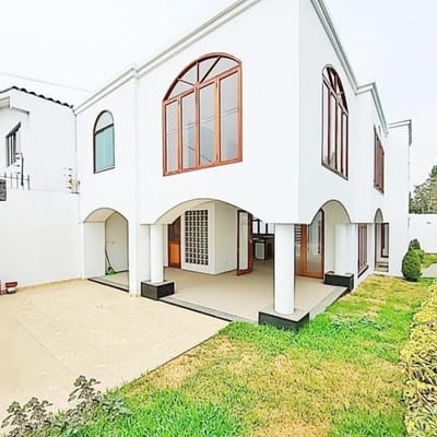 Se vende linda y exclusiva casa en esquina