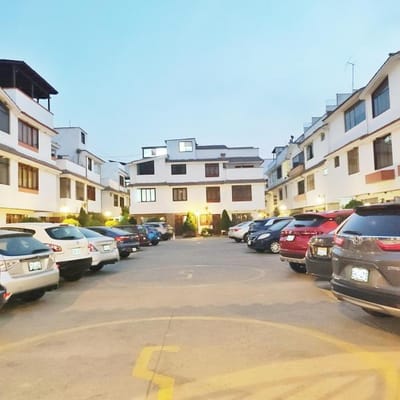 REMATE JUDICIAL LINDO CHALET DE 4 PISOS EN EXCLUSIVA ZONA DE MONTERRICO