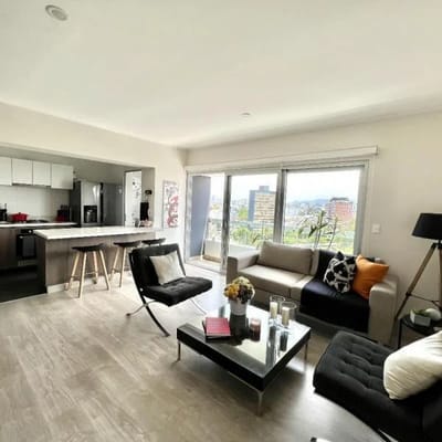 VENDO ESPECTACULAR DEPARTAMENTO EN REDUCTO CASI DE ESTRENO CON VISTA A PARQUE