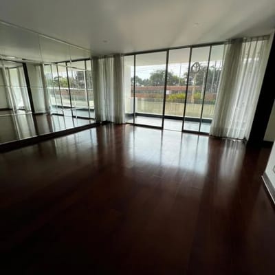 ALQUILO LINDO AMPLIO DEPARTAMENTO EN GOLF LOS INCAS CON BALCON Y AREAS COMUNES