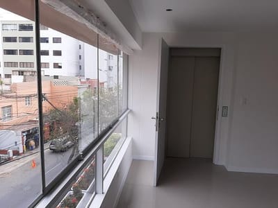 DEPARTAMENTO EN VENTA DE ESTRENO EN MIRAFLORES A 3 CUADRAS DE LARCOMAR