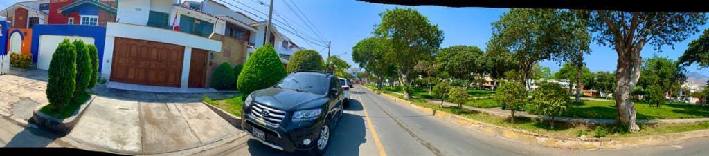 CASA FRENTE A PARQUE