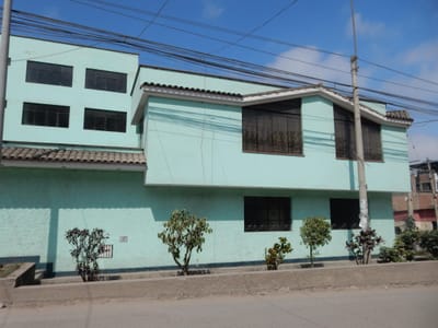 EXCELENTE CASA EN VILLA MARIA DEL TRIUNFO