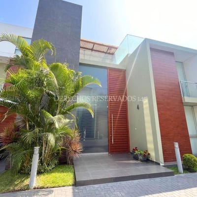 AT m  Exclusivo y moderno condominio   dormitorios