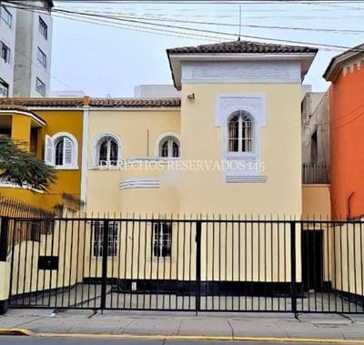 Casa Como Terreno en Av Arequipa San Isidro  A T  m