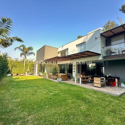 Venta de exclusiva casa en Condominio en La Planicieera etapa