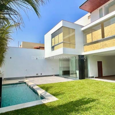 Hermosa Casa Independiente de Estreno en La Molina Vieja Negociable