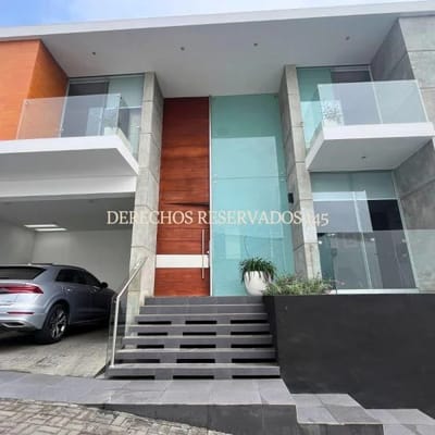 Linda y moderna casa en  condominio en La Molina Vieja