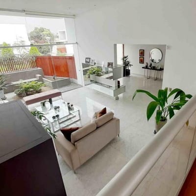 Casa en condiminio gran jardín - EL SOL DE LA MOLINA