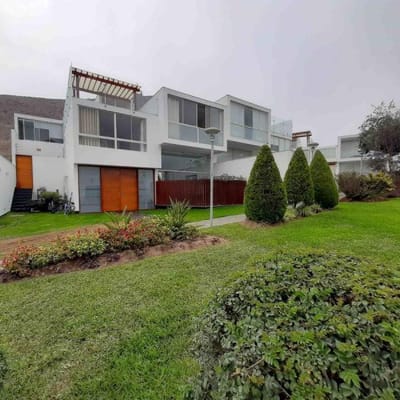 Casa en condiminio gran jardín - EL SOL DE LA MOLINA