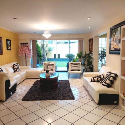 Preciosa Casa en Zona Segura - Santiago de Surco
