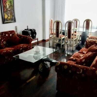 Departamento en tercer piso por el Polo