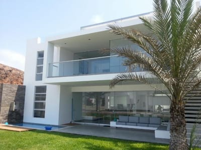 LINDA Y MODERNA CASA PARA DOS FAMILIAS EN CERRO COLORADO, SE VENDE CON MUEBLES