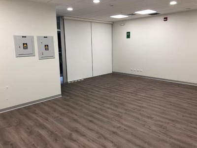 EXCELENTE OFICINA IMPLEMENTADA, DE ESTRENO EDIFICIO PREMIUM, MAGNIFICA UBICACION