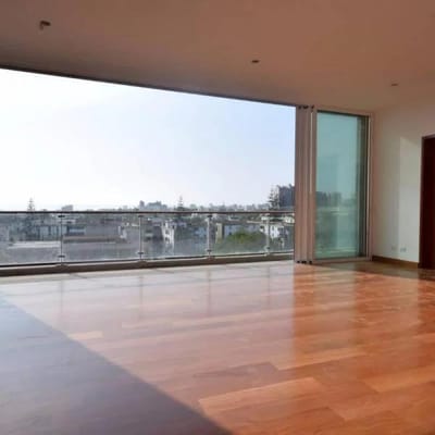 Vendo triplex de 750m² frente a parque Sta. Teresita en San Isidro.