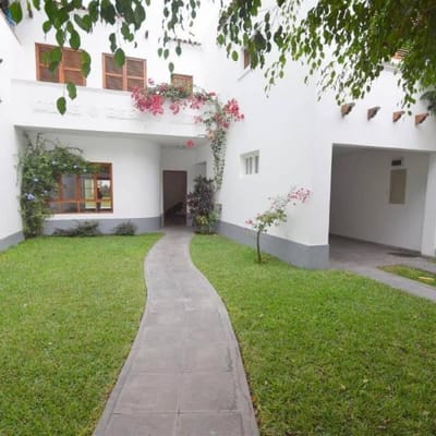Vendo acogedora casa de 378m² cerca al Golf, San Isidro