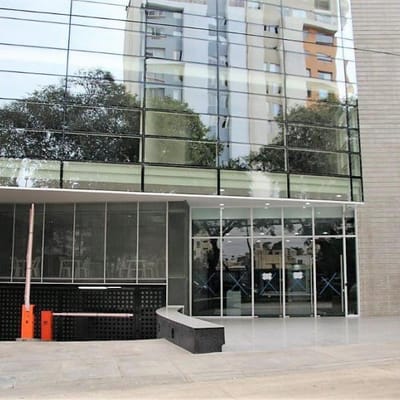 Vendo/alquilo oficina en gris de 240m² cerca al Lima Cricket, Magdalena