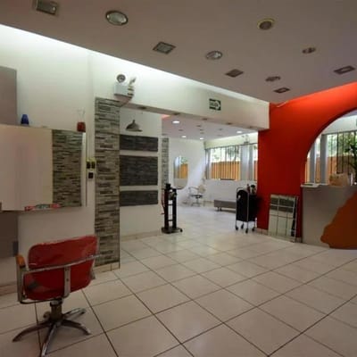 Oficina/consultorio de 125m² pta calle, cerca al centro financiero de San Isidro