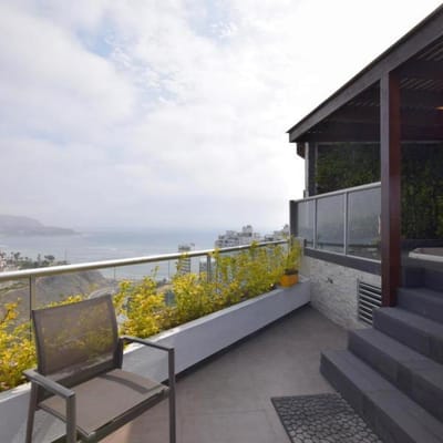 Alquilo Penthouse dúplex equipado, terraza amplia y jacuzzi, Malecón Armendariz
