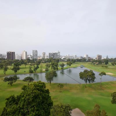 Vendo departamento de lujo, estreno, frente al Golf - arq. FORT BRESCIA