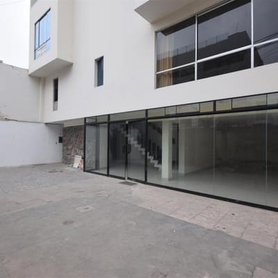 Vendo/Alquilo casa de 3 niveles de 426m² cerca al Parque Olivar