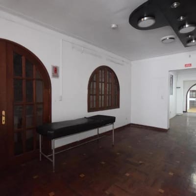 Amplia casa comercial de 290m² en zona comercial de San Isidro