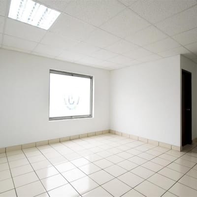 Alquilo oficina implementada de 90m² en Zona Comercial de San Isidro - SIOF102