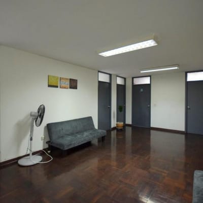 Vendo oficina/consultorio de 160m²  a Pasos de La Av Santa Cruz, Miraflores