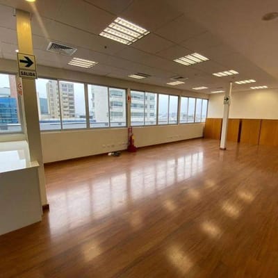 Alquilo oficina de 177m² a media cuadra del Parque Rossevelt, San Isidro