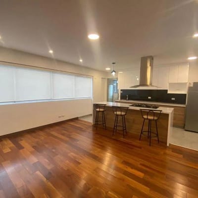 Alquilo moderno departamento de 120m² cerca a parque, Miraflores.