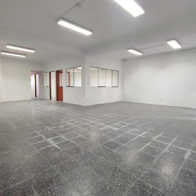 Alquilo local comercial de 130m² en excelente zona de Corpac - San Isidro