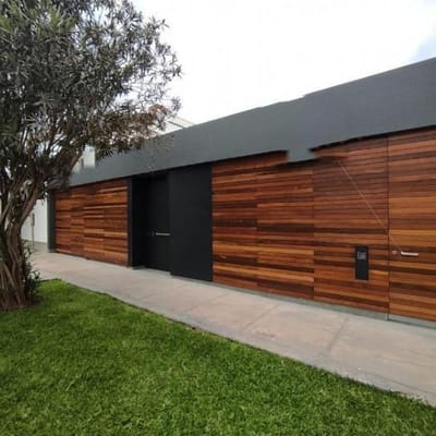 CASA CON TERRAZA Y JARDIN CERCA A PARQUE EN CORPAC